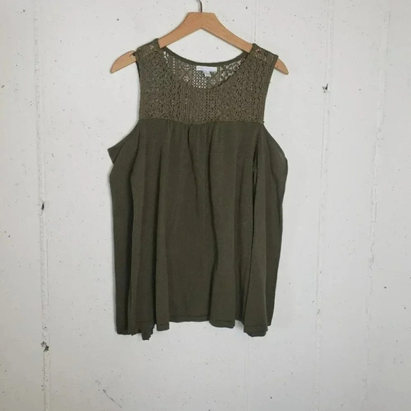 New‎ York & Co L army green cold shoulder top - Picture 4 of 5